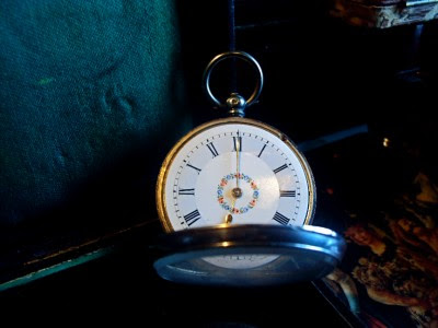AMAZING ANTIQUE SOLID SILVER POCKET WATCH WORKING. BEAUTIFUL PIECE