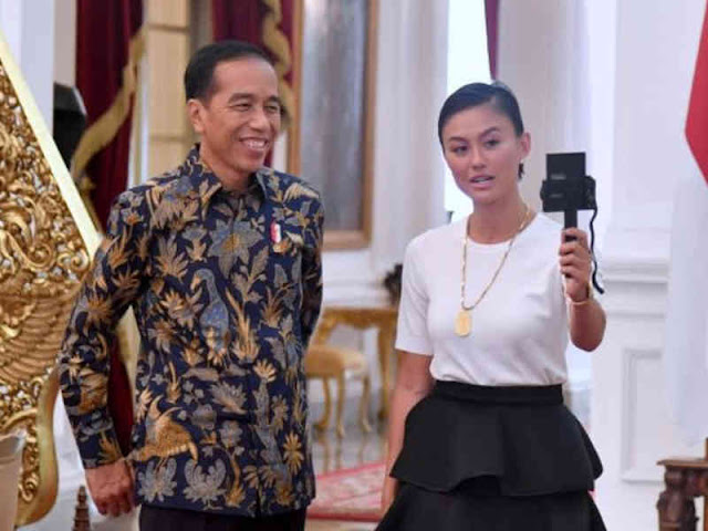 Jokowi Ngevlog Bareng Agnez Mo, Bicara Mimpi Generasi Muda