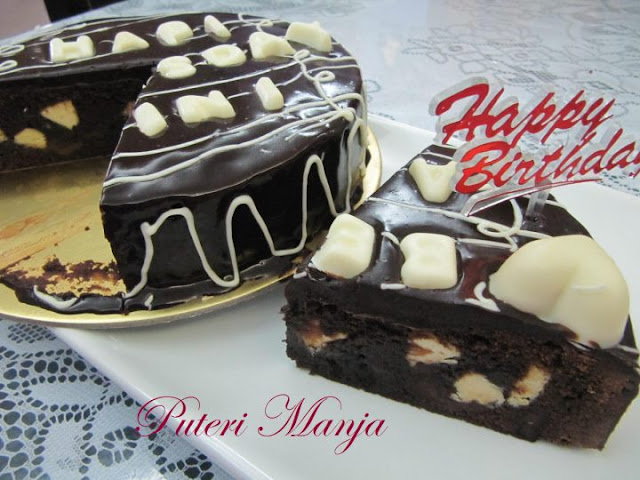 RASA-RASA SELERA PUTERI MANJA: TRIPLE CHOCOLATE BROWNIES