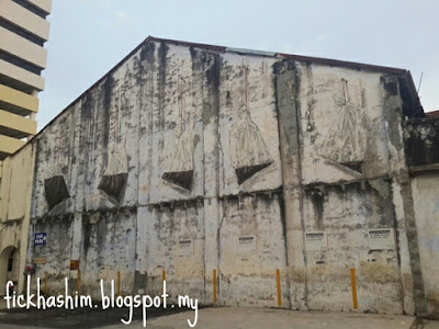 kopi o mural by ernest zacharevic in ipoh