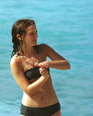 Natalie Portman in Sexy Black Bikini