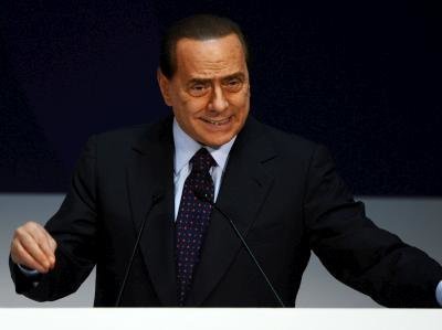 Berlusconi: "Governo abusivo e illegittimo"