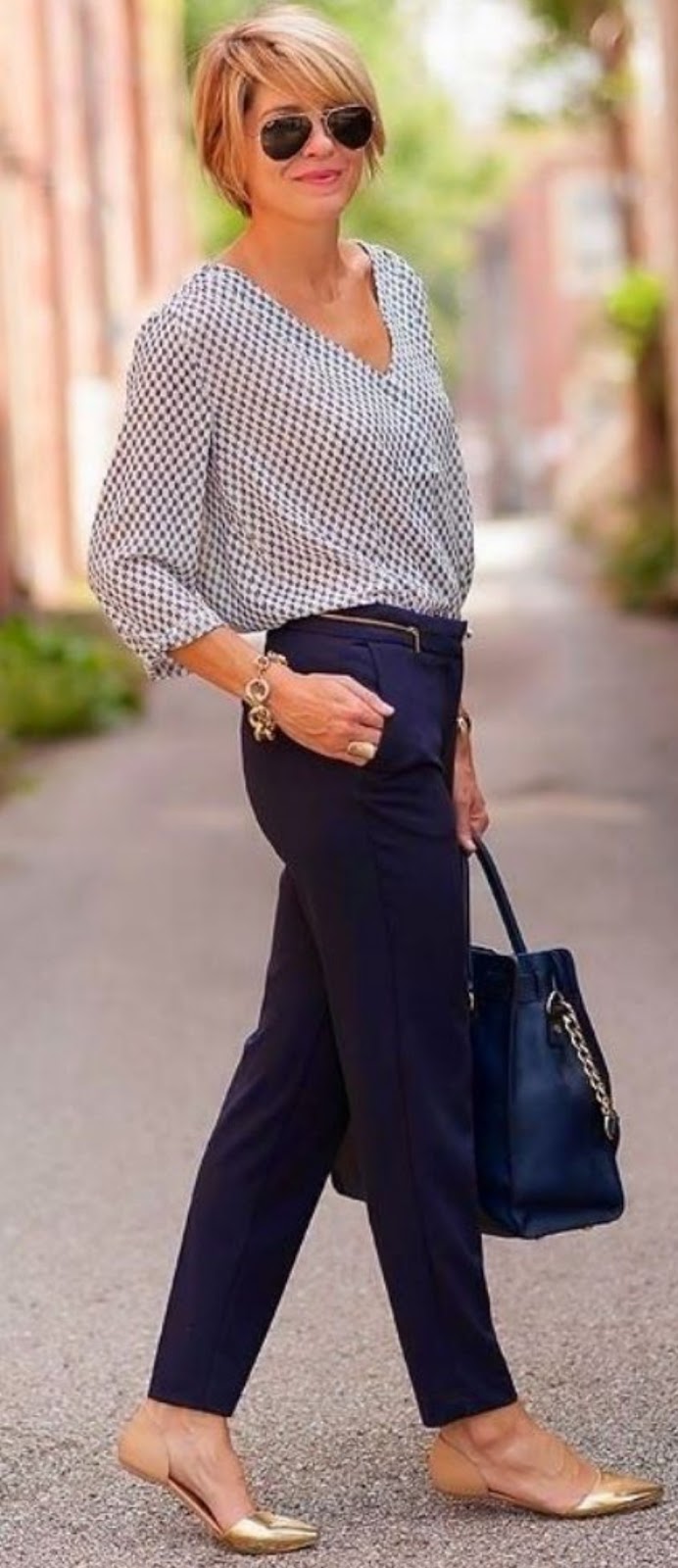office style addiction / printed blouse + bag + pants + gold shoes
