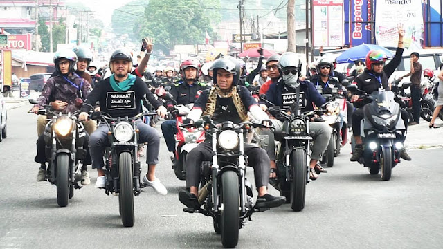 Ustadz Abdul Somad naik Motor bukit tinggi