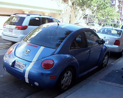 blue volkswagen beetle