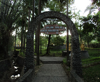 Objek Wisata Gua Maria Lourdes Puhsarang Kediri