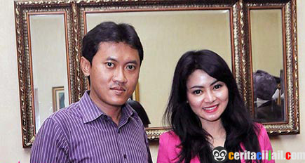 http://www.ceritaciijail.com/2013/06/Arya.Wiguna.Makin.Menggila.Dari.Merayu.Cindy.JKT48.Hingga.Istri.Orang.html