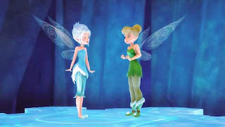 Gambar kartun TinkerBell dan PeriWinkle di atas lantai kristal