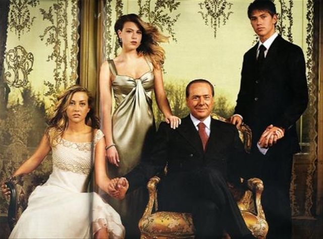 Famiglia Berlusconi in fotografia, Silvio con Barbara, Marina e Piersilvio