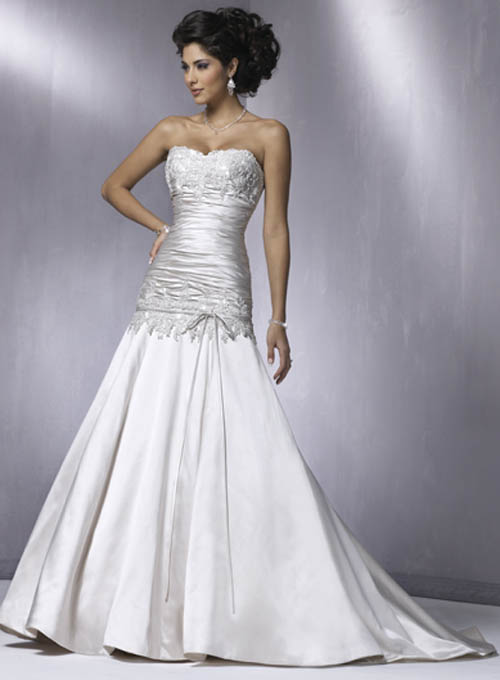 Choosing the right style of wedding dress personal fit the right size will