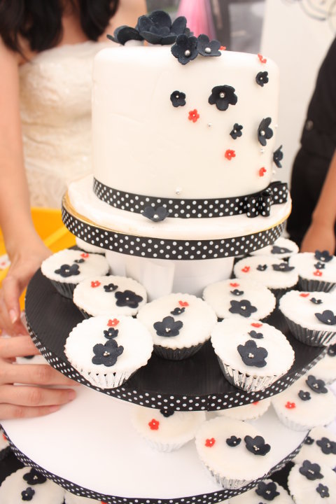Black and White Wedding Cake and Cupcakes