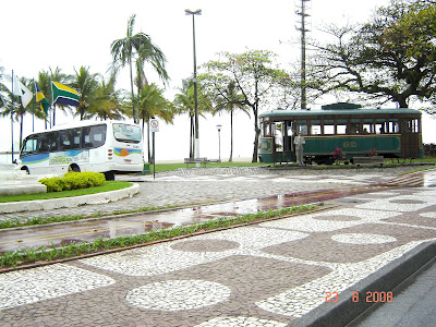 Microônibus da Linha Turística 'Conheça Santos' que percorre pontos turísticos e históricos de Santos - Foto de EMILIO PECHINI