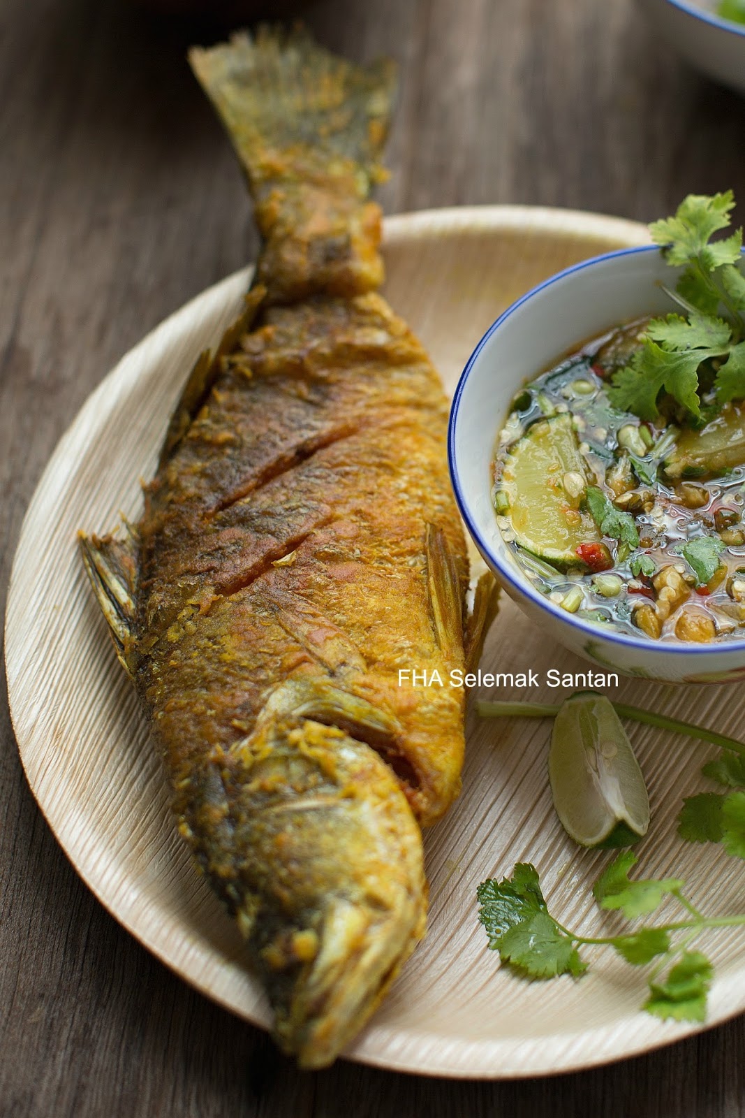 SIAKAP GORENG with THAI NAM JIM SAUCE  alahai sedap nya 