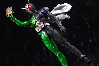 REVIEW SHFiguarts (Shinkocchou Seihou) Kamen Rider W Cyclone Joker Xtreme, Bandai