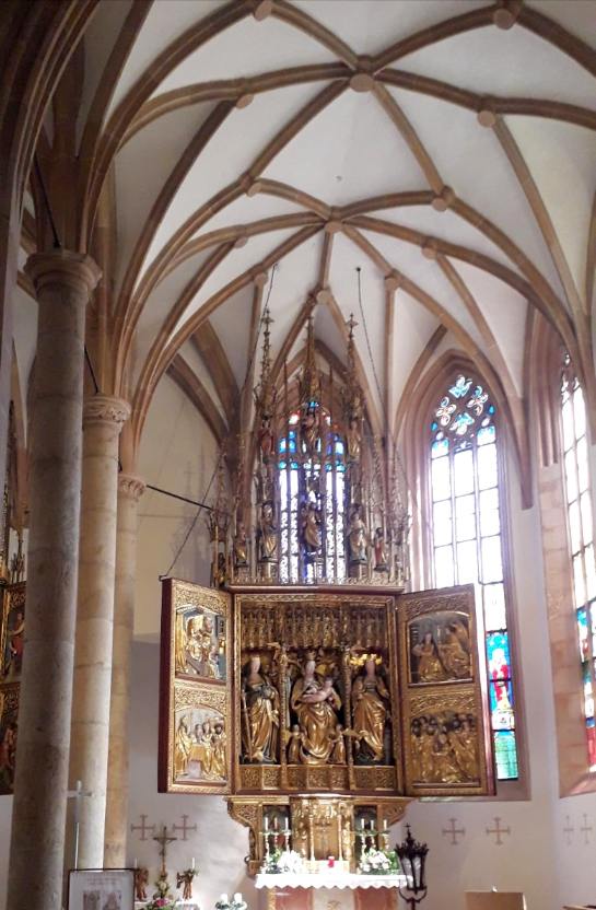 Oltar u crkvi