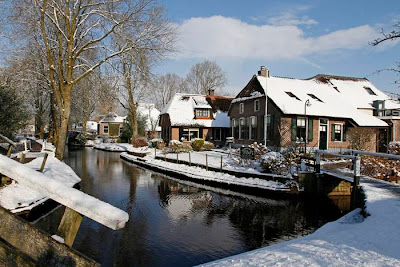 Can you imagine a village with no roads? There is such a place in the Netherlands called Giethoorn (pronounced 'geethorn'). There are no roads and cars have to remain outside the village. The only access to the stunningly lovely houses in Giethoorn is by water, or on foot over tiny individual wooden bridges.