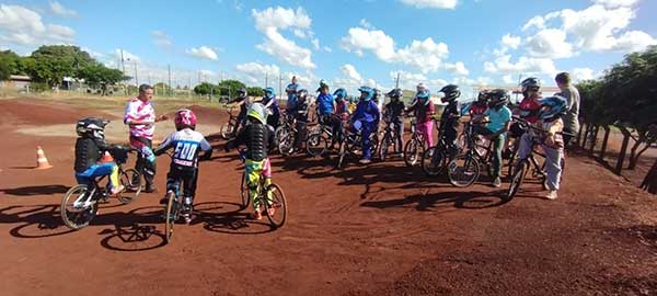 Associação Palotinense de Bicicross promove o projeto “Bicicross nas Escolas: Formando Campeões”
