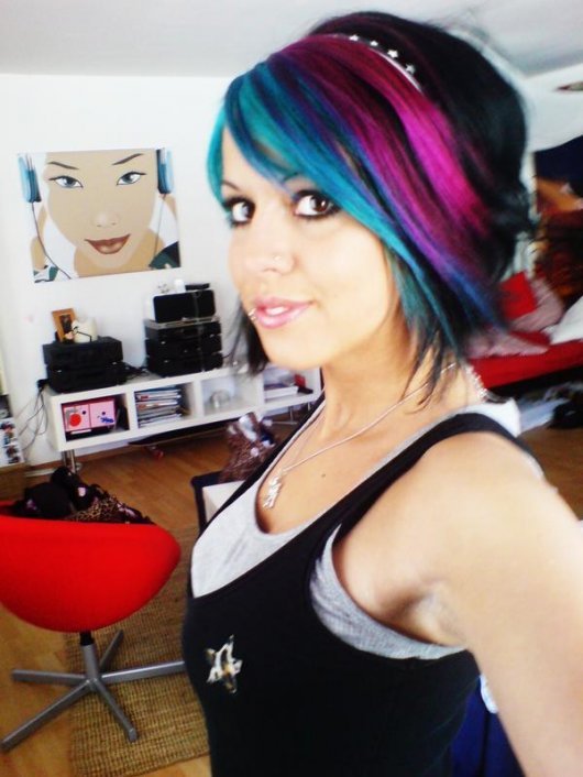 Hair & Tattoo Lifestyle: Colors Hairstyle For Emo Vana Venom