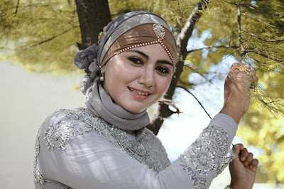 MODEL JILBAB WISUDA