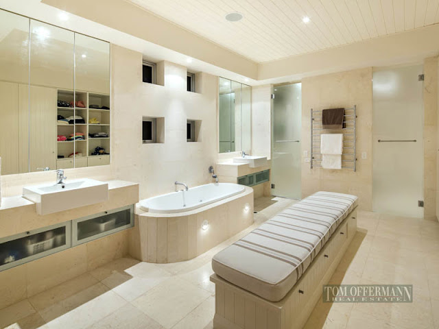 Photo of huge modern bathroom with sitting bench in the middle