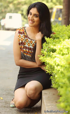 Dhanya balakrishna hot leg show wallpapers