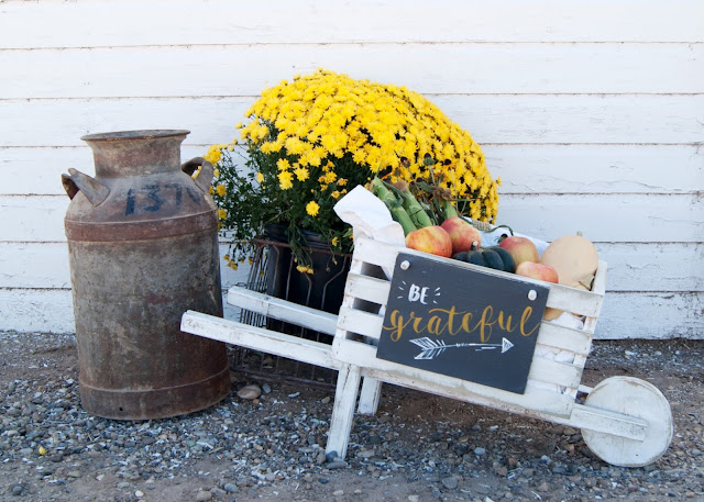 Rustic Wheelbarrow with interchangeable signs #DIHworkshop Virtual Party - Be grateful arrow