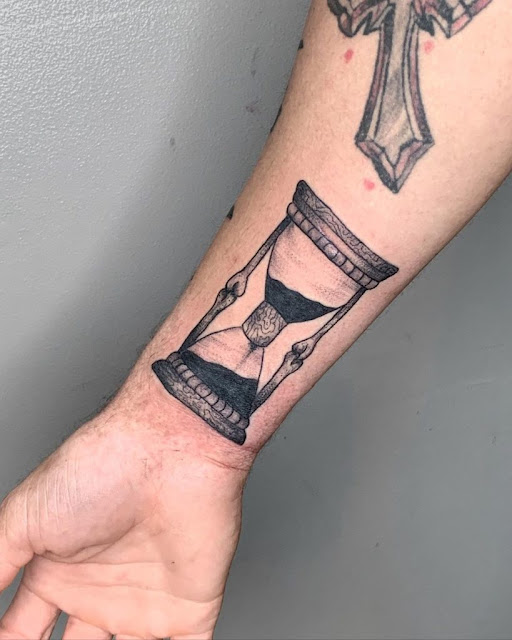 50 incríveis tatuagens de ampulheta para homens!
