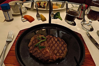 Lawry's, prime black angus ribeye