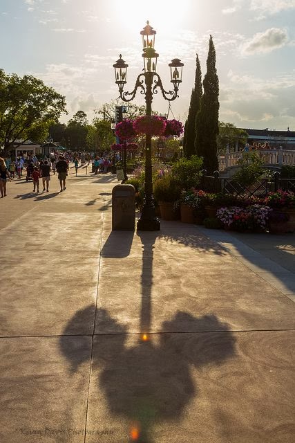 BabcoUnlimited.blogspot.com - Hidden Mickey, Disneyland