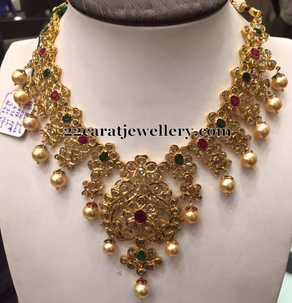 Gold Necklace With Emerald Beads in Uncut Diamonds Necklace