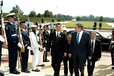 Thai King with a U.S. official