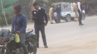 दो पहिया वाहनों से अवैध वसूली की सीएम से हुई शिकायत  | #NayaSaveraNetwork