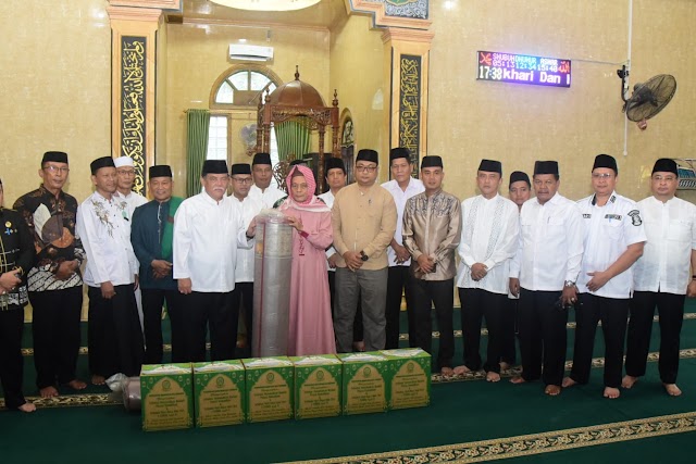 BUPATI HM ALI YUSUF SIREGAR SAFARI RAMADAN KE MASJID RAYA PETUMBUKAN