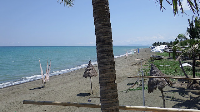beach view at Sol Y Mar resort