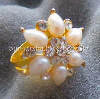 White pearl and stone studded Ring (5)