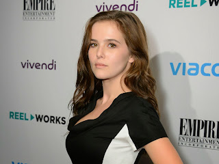  Zoey Deutch very hot 