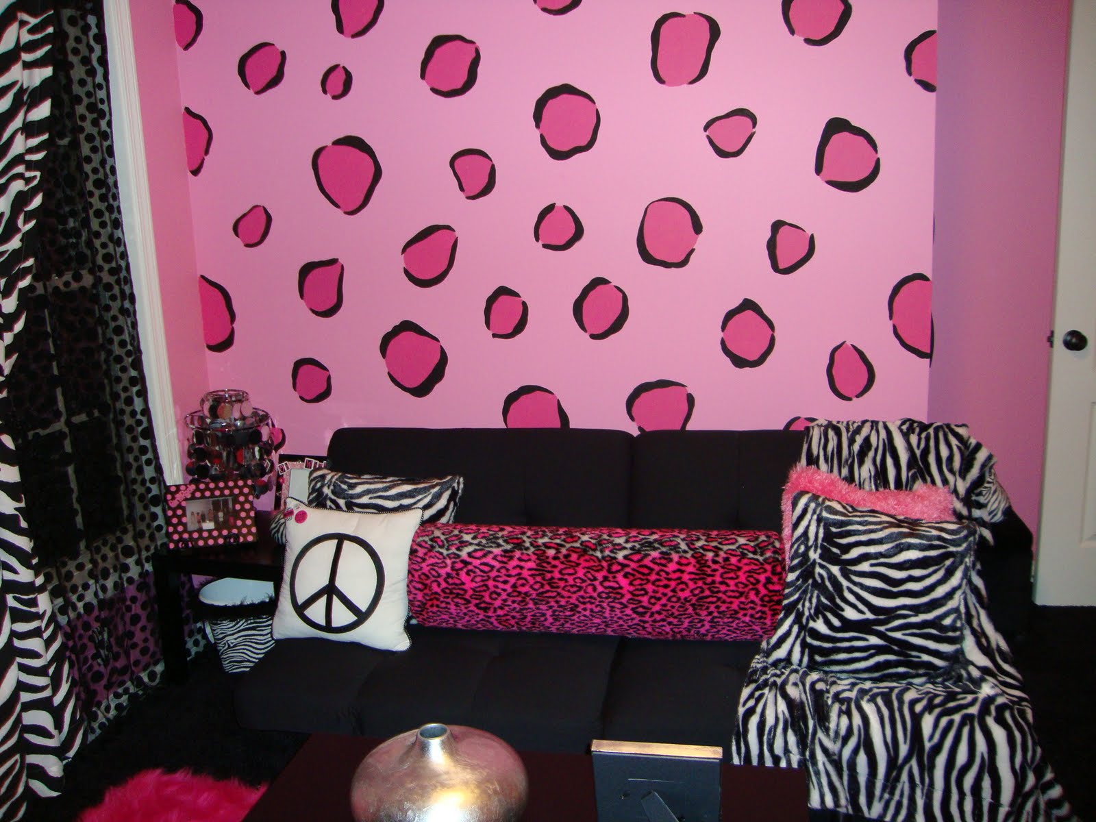 Diary LifeStyles: Fashionable Teen Hangout Lounge