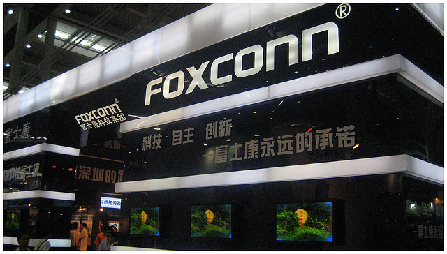 Foxconn pretende substituir seus funcionários por 1 milhão de robôs até 2014