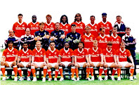 SELECCIÓN DE HOLANDA - Temporada 1993-94 - Jonk, Van Gobbel, Van Vossen, Taument, De Wolf, Ronald de Boer, Rijkaard y Doesburg; Advocaat, Israel, Van der Sar, De Goey, Snelders, Valckx, Frank De Boer, Numan y Van Lingen; Gullit, Winter, Ronald Koeman, Overmars, Roy, Blind, Bergkamp, Witschge y Wouters