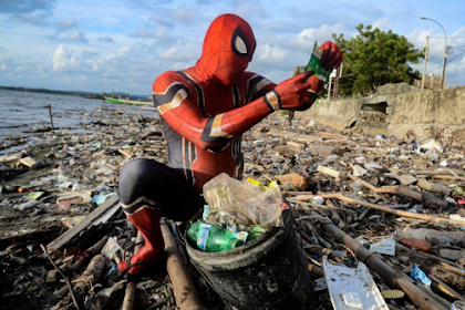 Rudi Hartono Spiderman Pemungut Sampah Dari Pare-pare Yang Mendunia