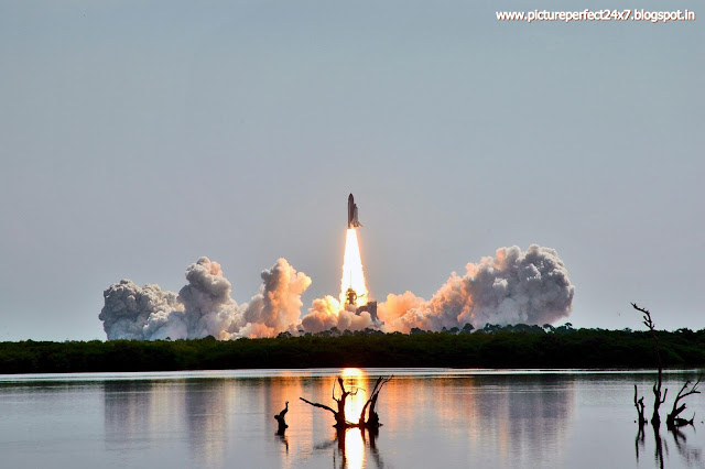 Space Shuttle in flight - HD