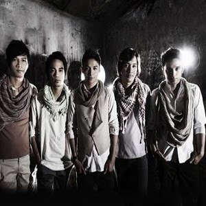 Free download album terbaru ungu band komplit lagu mp3 ungu 2010. Lirik lagu terbaru in time download gambar dan foto juga wallpaper ungu band album terbaru, ungu in time free download