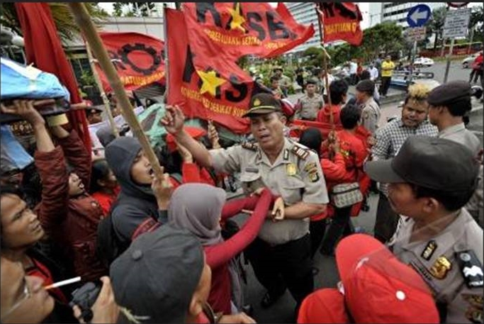 DEMO Tuntut Penyelesaian Kasus Pelanggaran Ham di Indonesia | UPHiL n ...