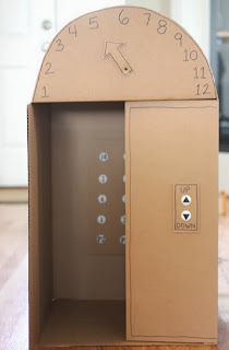 http://translate.googleusercontent.com/translate_c?depth=1&hl=es&rurl=translate.google.es&sl=en&tl=es&u=http://www.repeatcrafterme.com/2012/08/cardboard-box-elevator-with-push-buttons.html&usg=ALkJrhiwIhXOTNXEZrOhKRH1nUJ90cYGlg