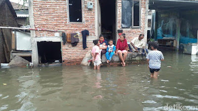 Banjir Rob Semarang dan Diskriminasi Bantuan