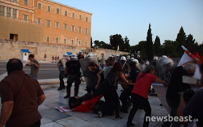 Επεισόδια τώρα με συμπλοκές και χημικά μπροστά από το μνημείο του Άγνωστου Στρατιώτη