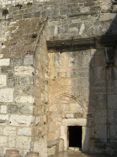 Entrada a la Iglesia de la Natividad, en Belén