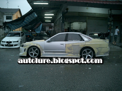 Here the picture on constructing the Nissan Skyline R34 from a oldy Nissan