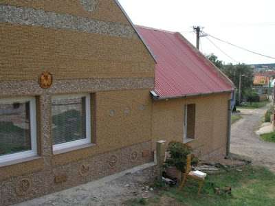 casa feita de rolhas