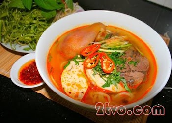 Cách nấu bún bò Huế đãi cả nhà